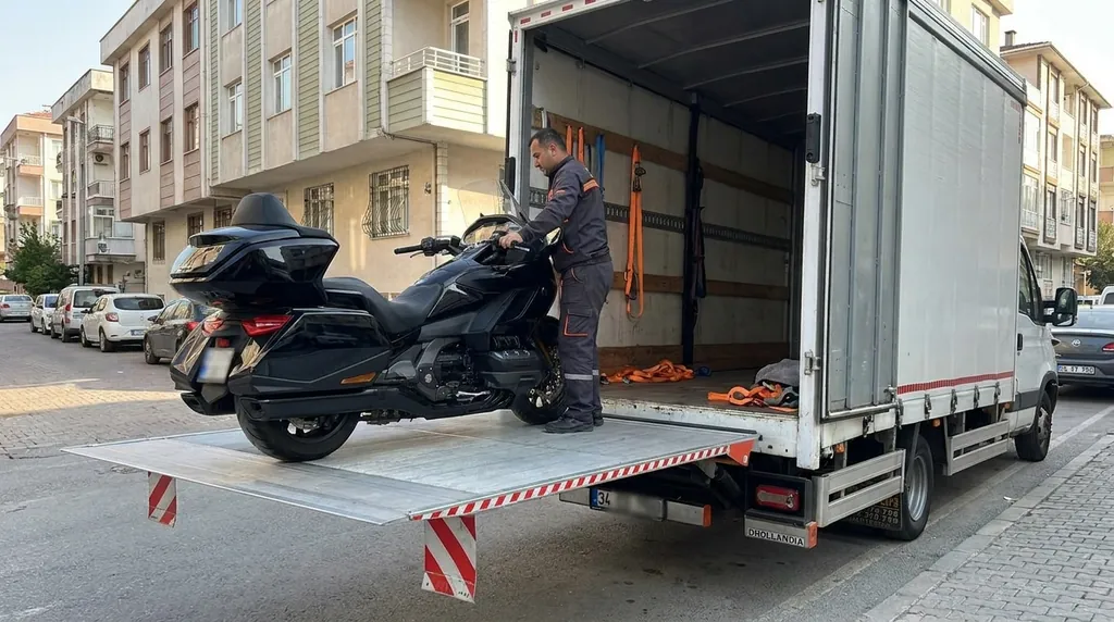 Motosiklet Taşıma — liftli araçla taşıma